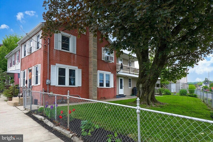 Fenced Yard - 1102 Lancaster Ave