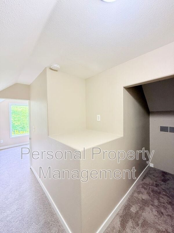 Building Photo - 3110 Thompson Ave
