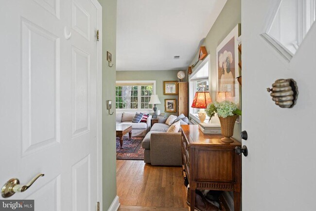 Building Photo - 5201 Brookeway Dr