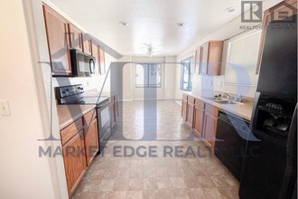 Building Photo - 3Bed/2Bath Home in Maricopa! Ready for Immediate Move-In! -- FENCED-IN YARD!