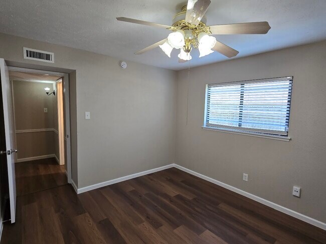 Building Photo - 4055 Cypressdale Dr