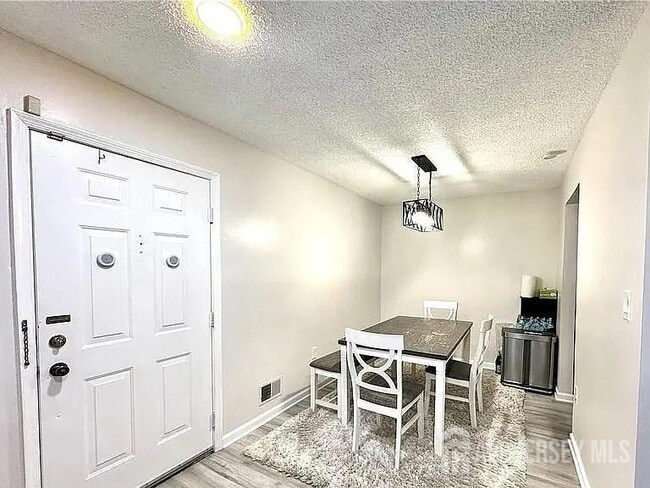 Building Photo - 443 Northam Dr