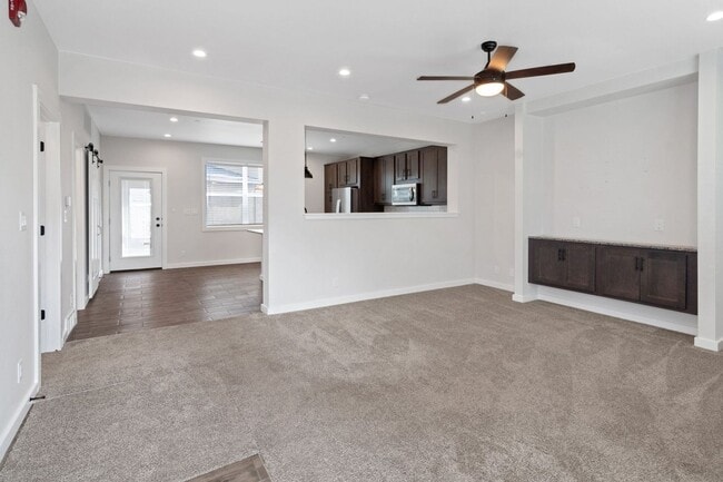 Building Photo - Charming 3BR Townhome in Fraser