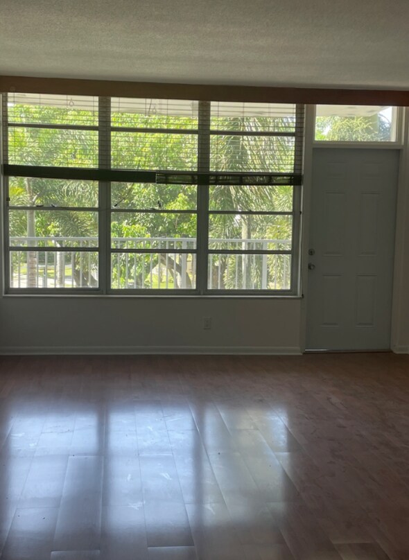 Building Photo - 3181 S Ocean Dr