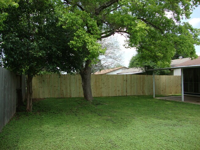 Building Photo - Pipers Meadow