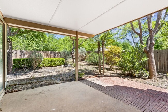 Building Photo - 9929 Village Briar