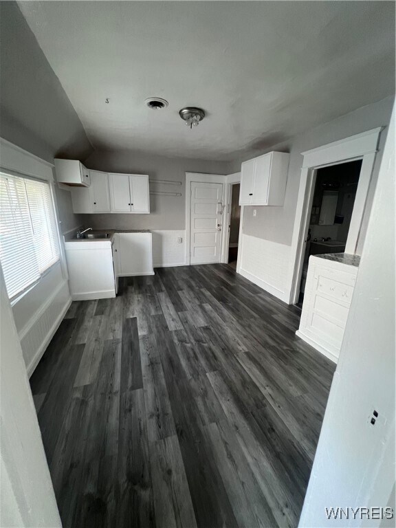 Building Photo - 203 Box Ave
