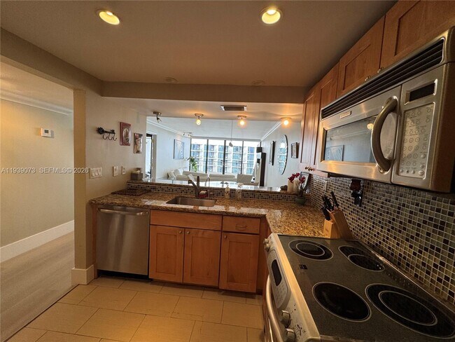 Building Photo - 555 NE 15th St