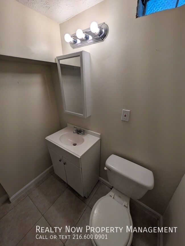 Building Photo - 15709 Northwood Ave