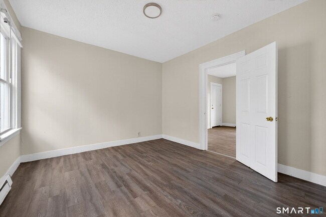 Building Photo - 27 Beacon St