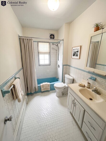 Building Photo - 94 Boylston St