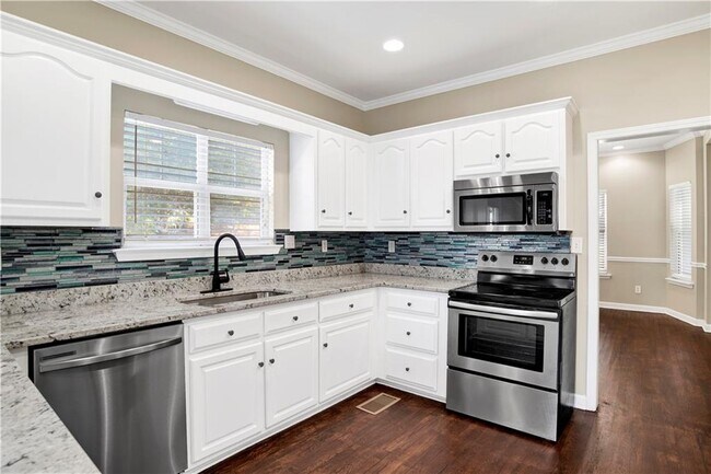 Building Photo - 708 Monarch Dr W