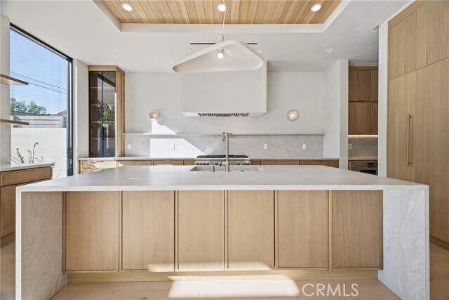 Building Photo - 4827 Stansbury Ave