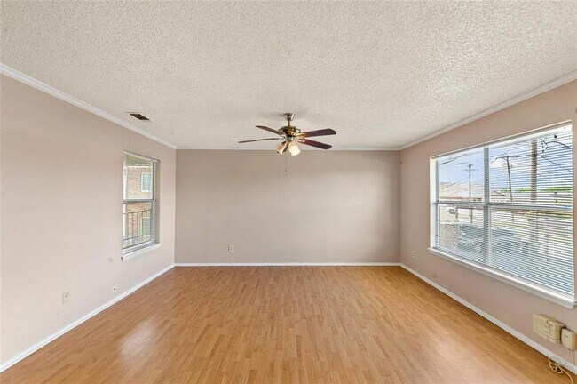 Building Photo - 5545 Brookview Ct
