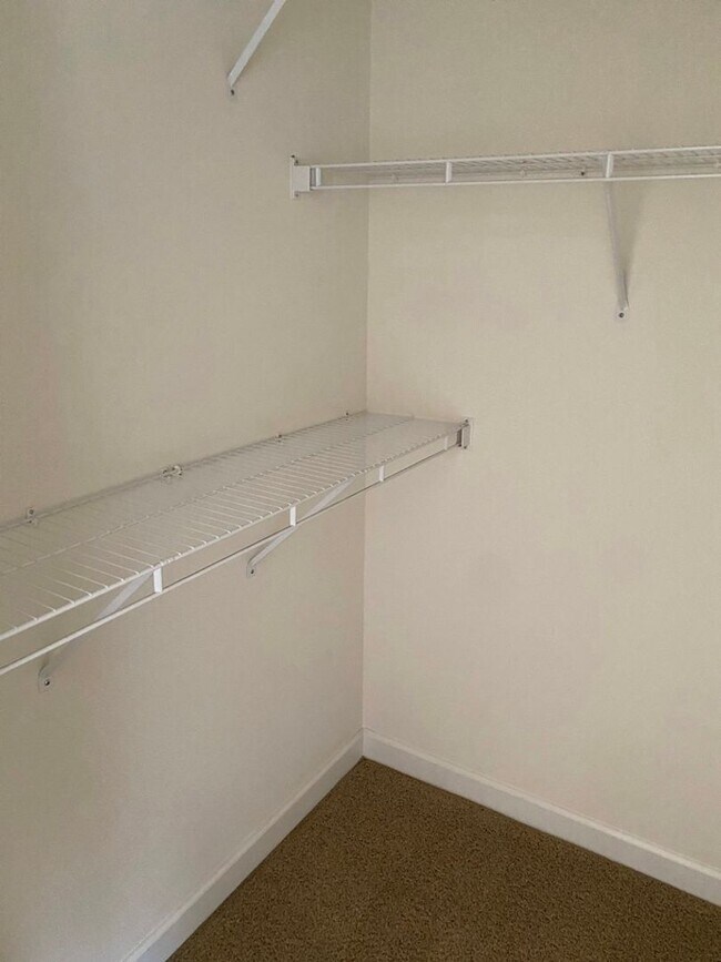 Building Photo - Walk To Shop and Dining - Fantastic North Charlotte Location