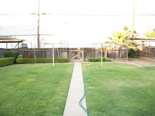 Building Photo - W23rd 445