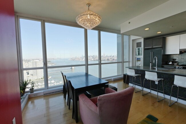 Building Photo - 2 2nd St