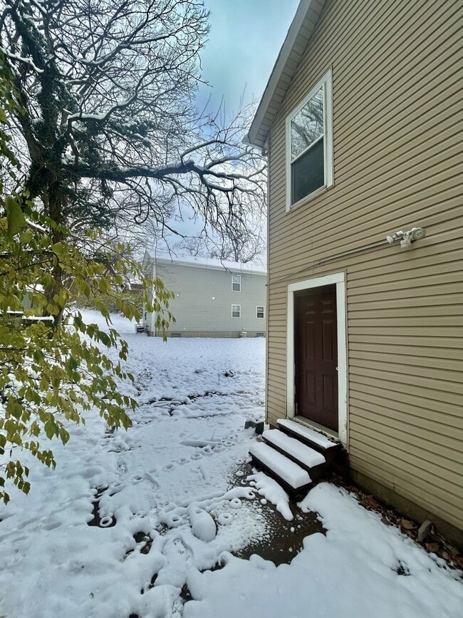 Building Photo - 3062 Kerper Ave