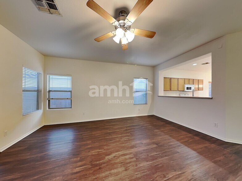 Building Photo - 2852 E Devon Ct