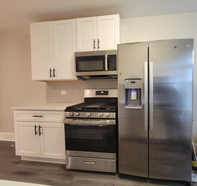 Building Photo - 6430 N Richmond St