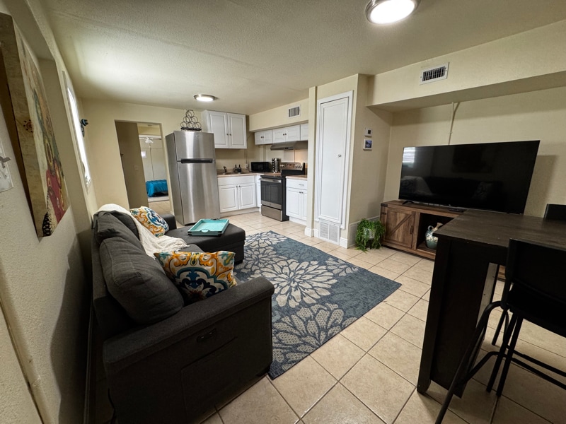 Building Photo - 319 S Olive St