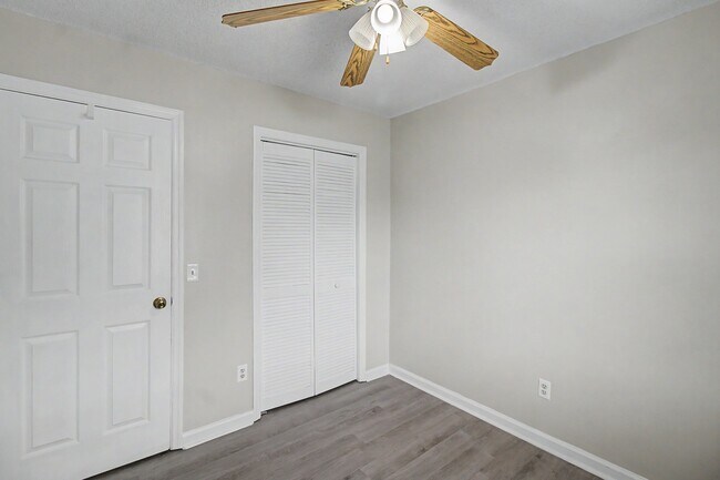 Building Photo - 1651 Latham Ct