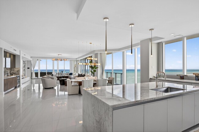 Building Photo - 3100 N Ocean Dr