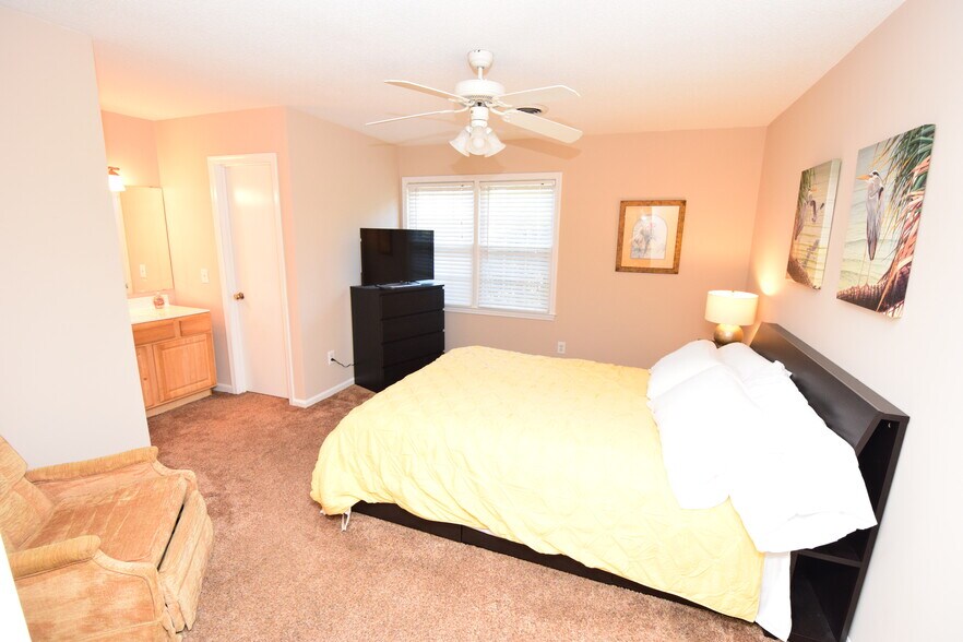 Building Photo - 617 Plymouth Dr