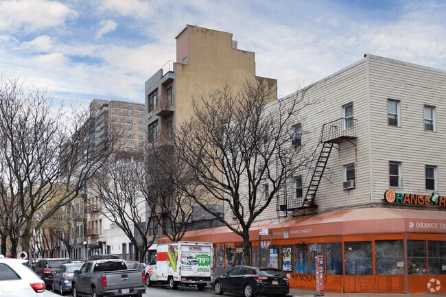 Building Photo - 135 Boerum St