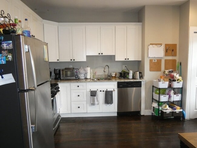 Building Photo - 37 Condor St