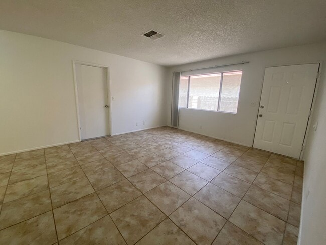 Building Photo - *DONT MISS OUT ON THIS GREAT MOVE IN SPECIAL! 1/2 OFF OF FIRST FULL MONTHS RENT!!