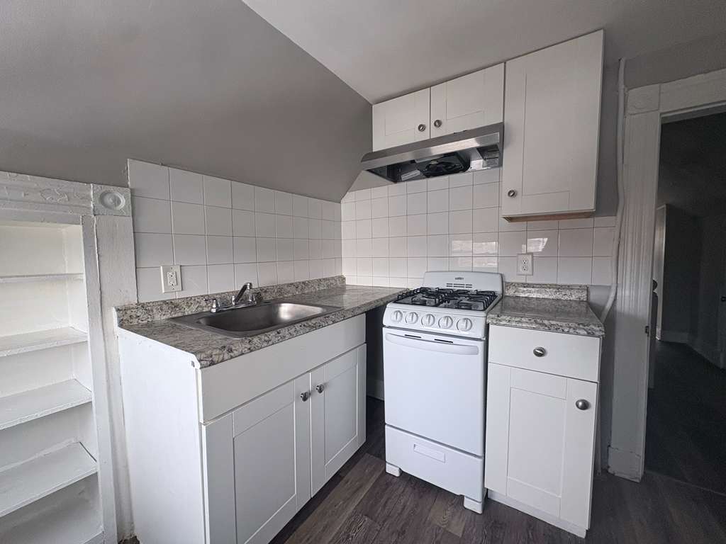 Building Photo - 578 Howard Ave