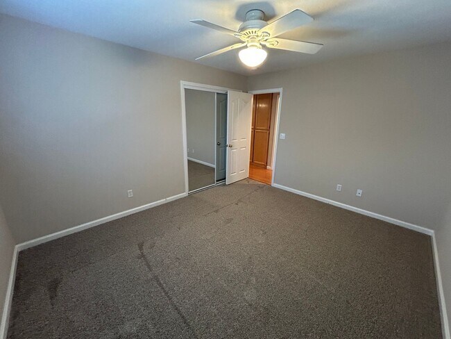Building Photo - Beautiful 4 Bedroom, 2.5 Bath Deer Valley ...
