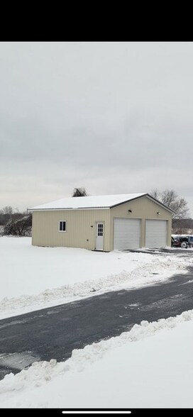 Building Photo - 2494 Hess Rd