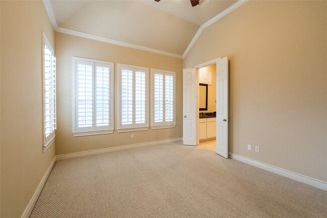 Building Photo - 2733 Sherwin St