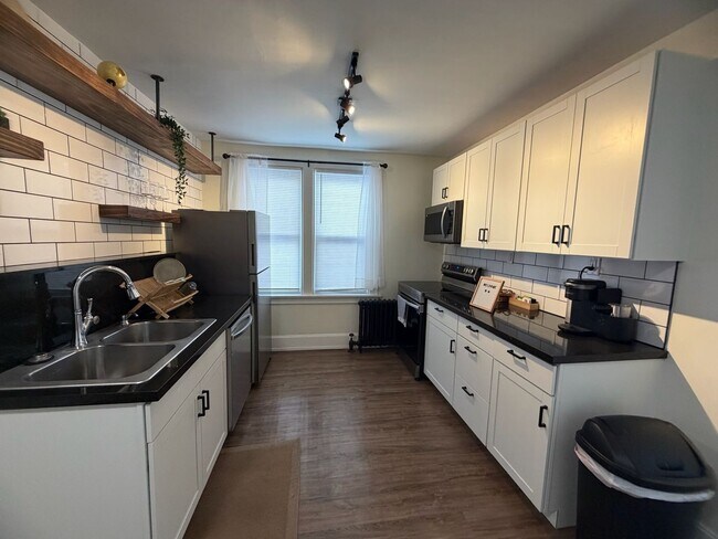 Building Photo - 6611 Kennedy Ave