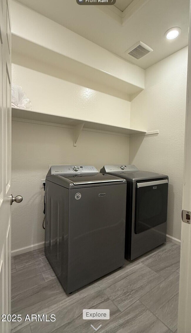 Building Photo - 5352 W Desert Hollow Dr