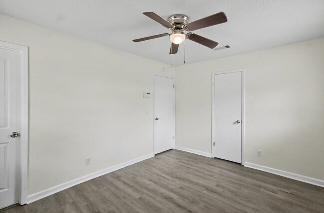 Building Photo - 740 Fleming Rd