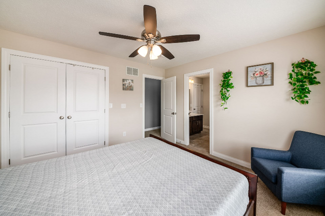 Building Photo - 6138 Longwood Dr