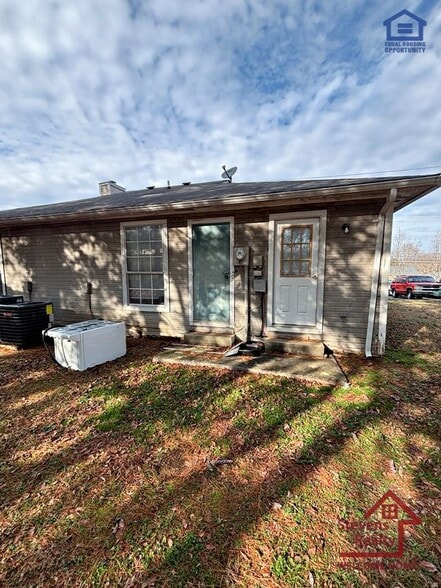 Building Photo - 459 Oriole Dr