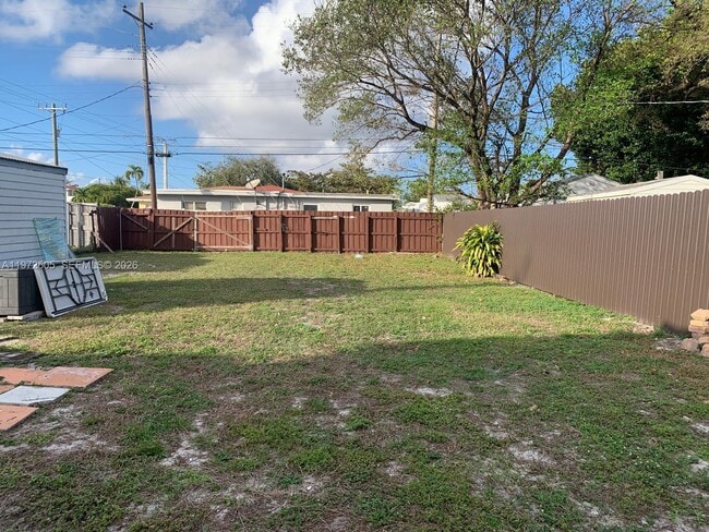 Building Photo - 2131 Arthur St