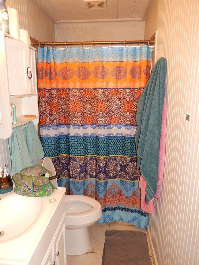 Building Photo - 1663 Sharkey St