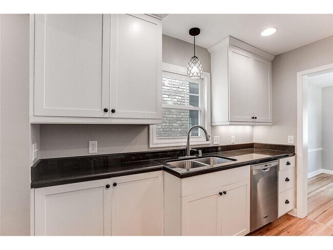 Building Photo - 1517 W 53rd St
