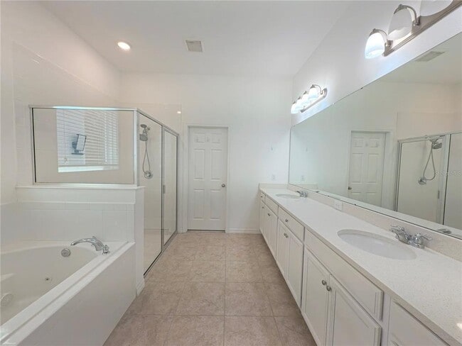 Building Photo - 12676 Salomon Cove Dr