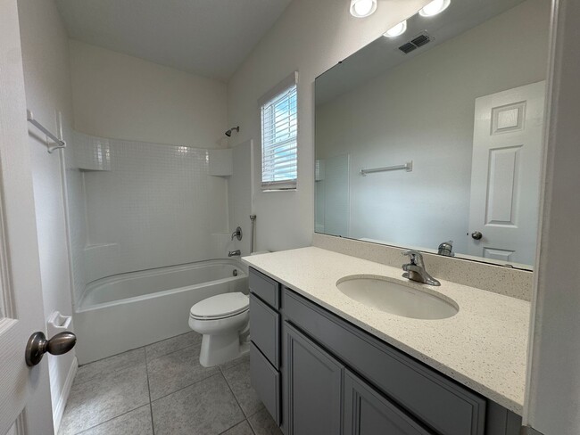 Building Photo - Available Now! Spacious 3-Bedroom Townhome with Fenced Yard in Winter Garden – Washer and Dryer I...