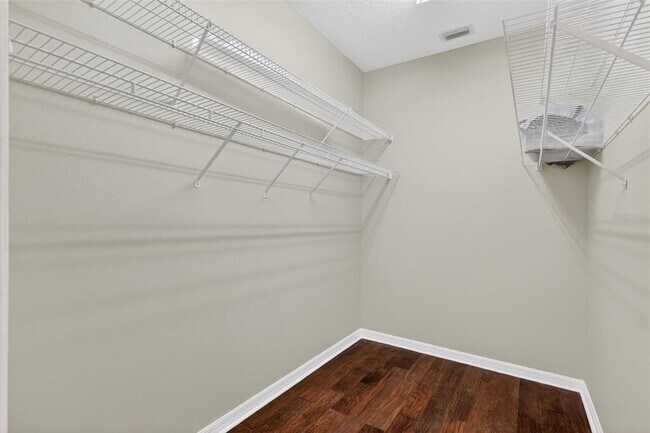 Building Photo - 618 High Point Dr