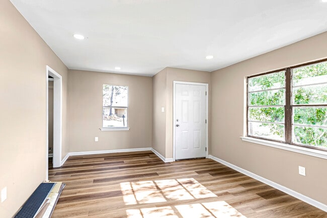 Building Photo - 381 Mills Ave