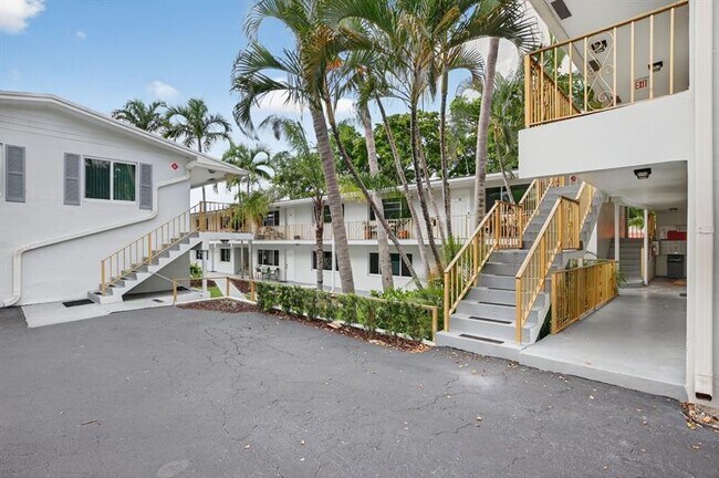 Building Photo - 1821 Middle River Dr