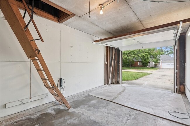 Building Photo - 27240 Markbarry Ave