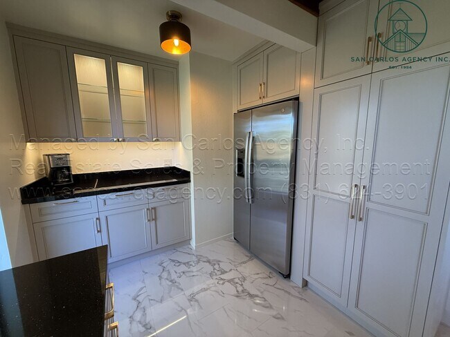 Building Photo - Impeccable Laureles Grade Estate Property with Valley Views